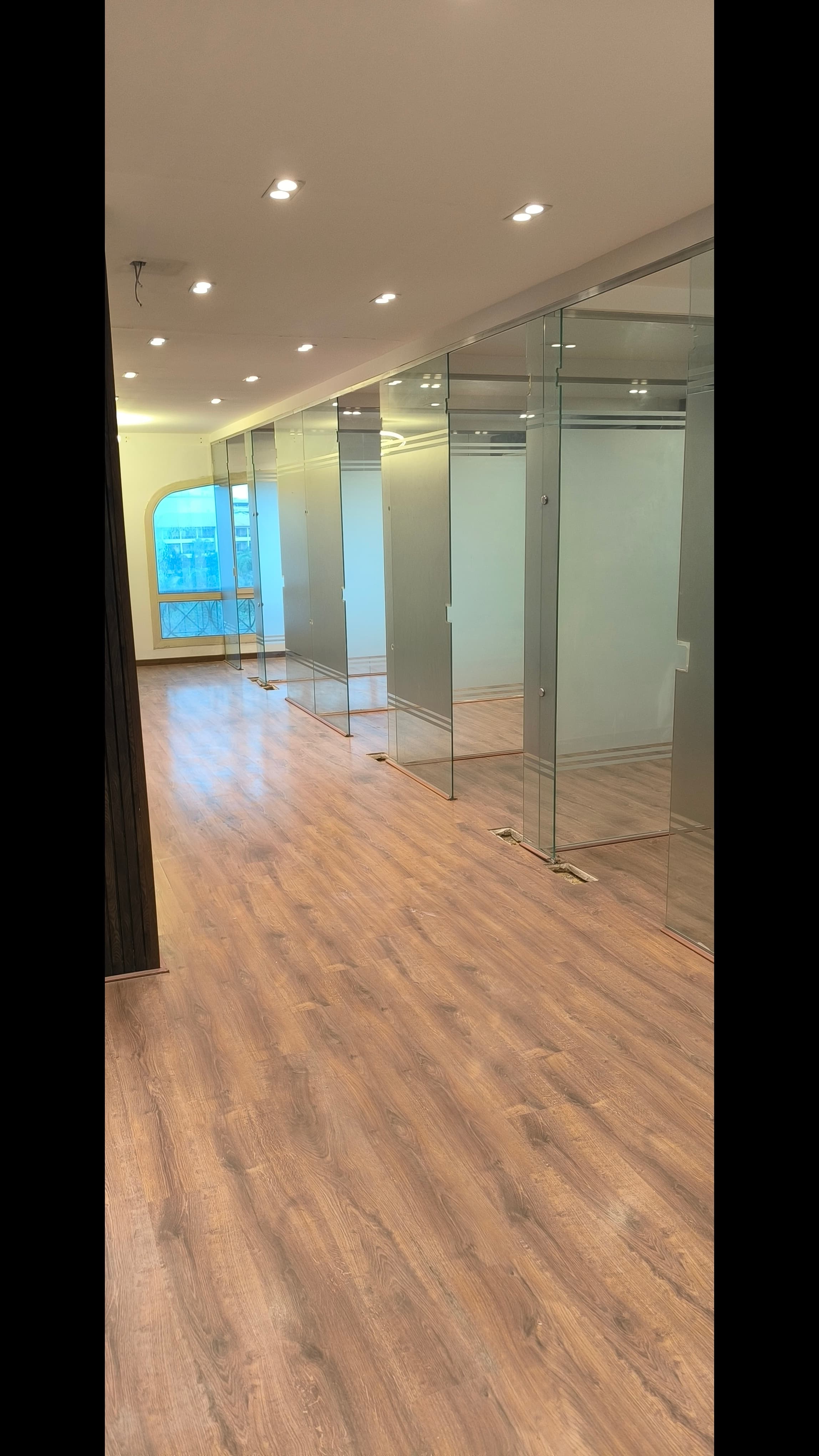 400 sq m administrative office with open views at the Commercial Centre, Fifth Settlement. — 9