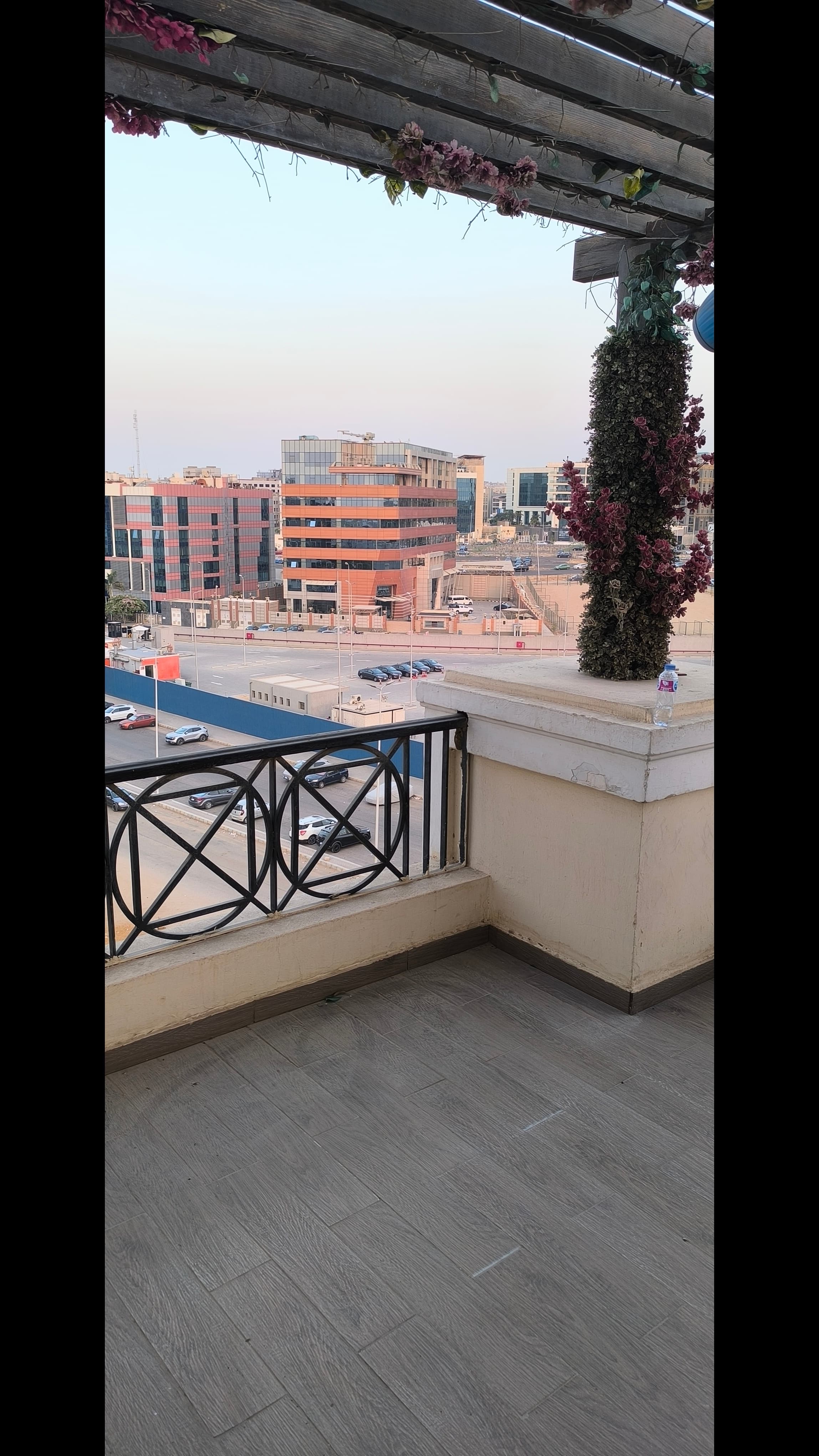 400 sq m administrative office with open views at the Commercial Centre, Fifth Settlement. — 5