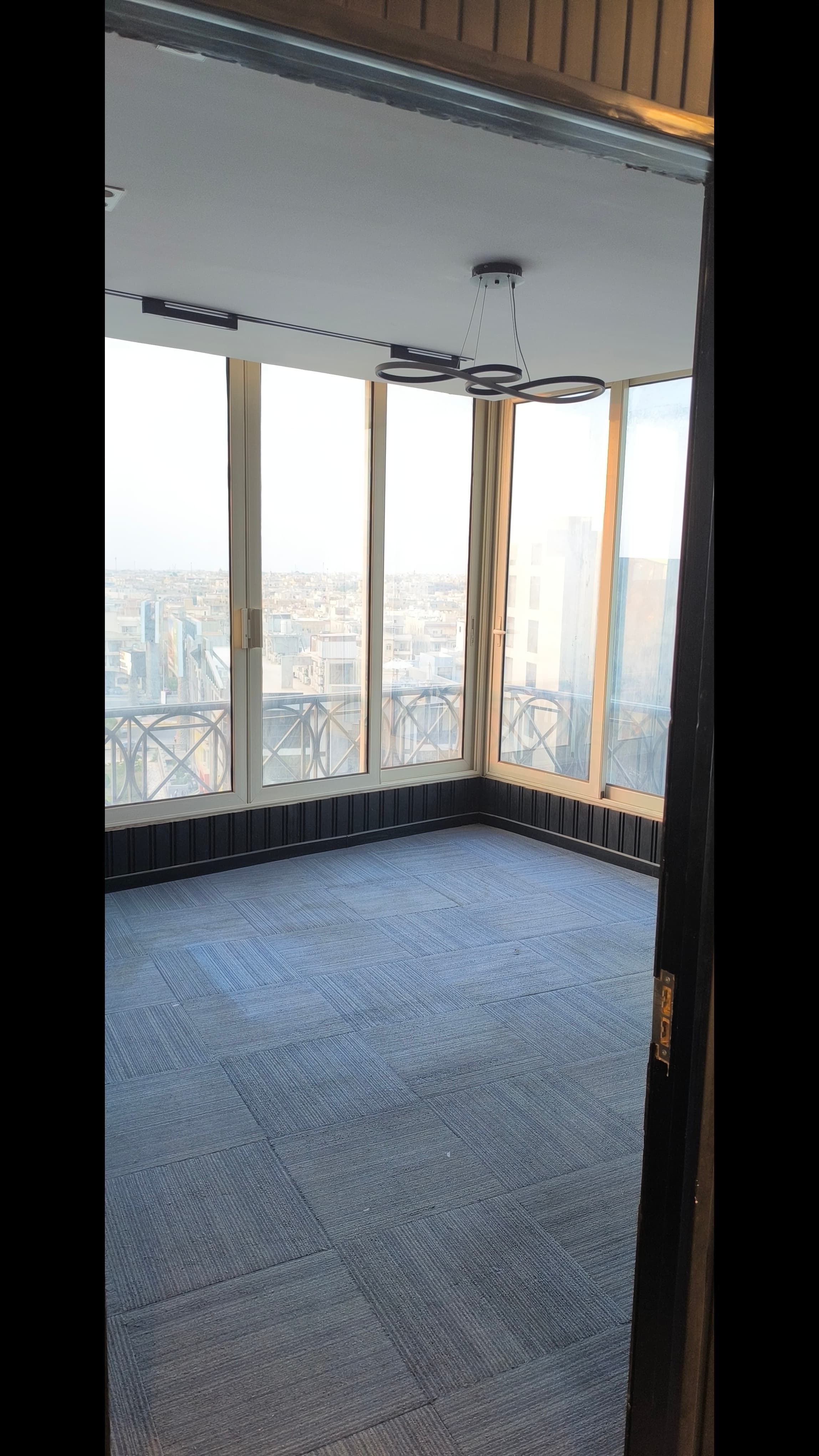 400 sq m administrative office with open views at the Commercial Centre, Fifth Settlement. — 12